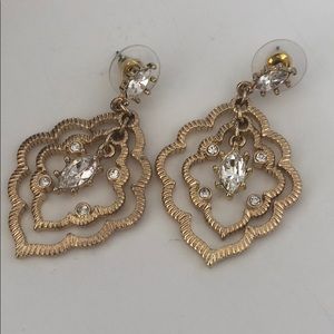 Gold tone dangle earrings CN new
